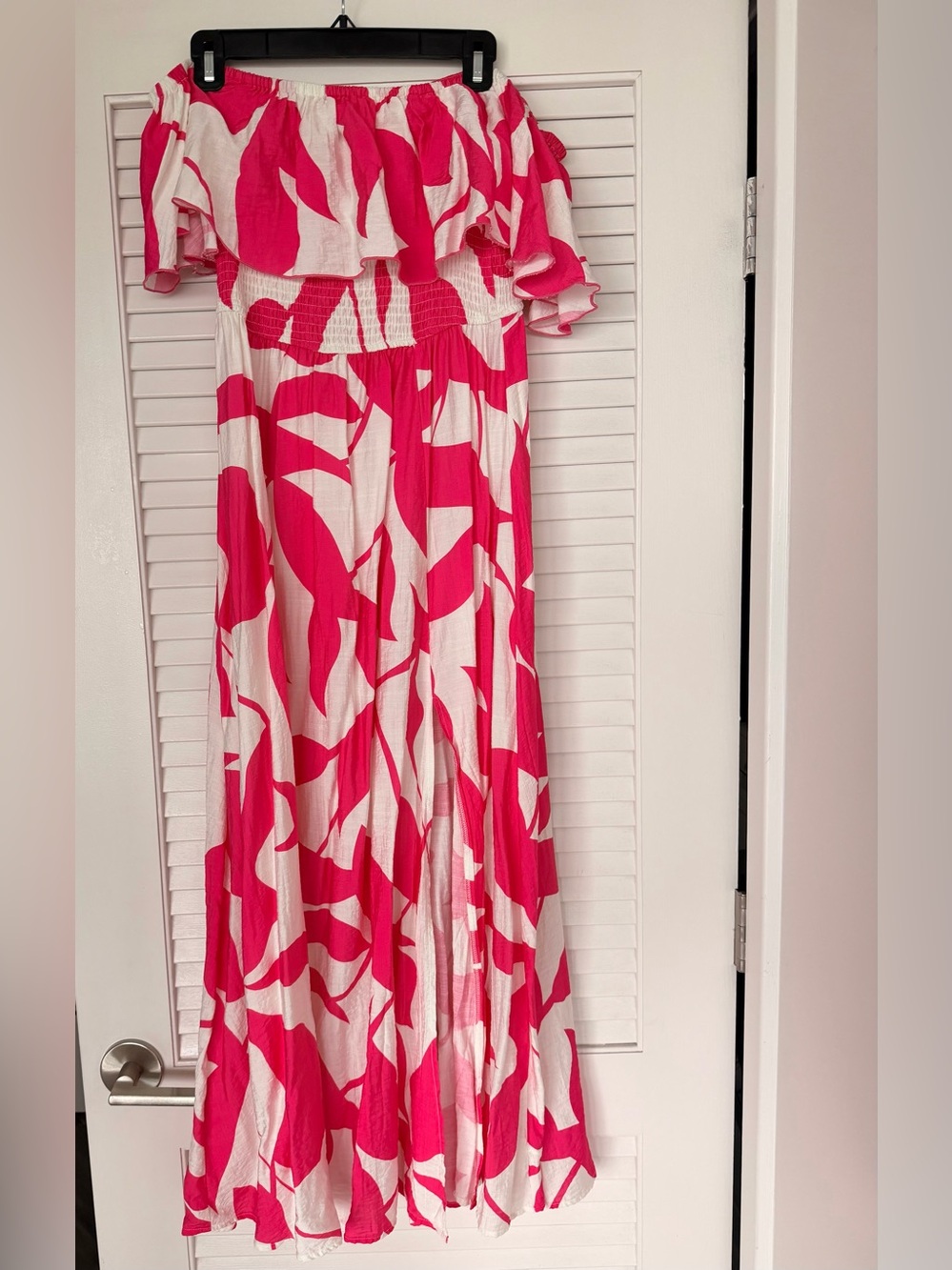 Cupshe Off-Shoulder Maxi Dress in Hot Pink and White Abstract